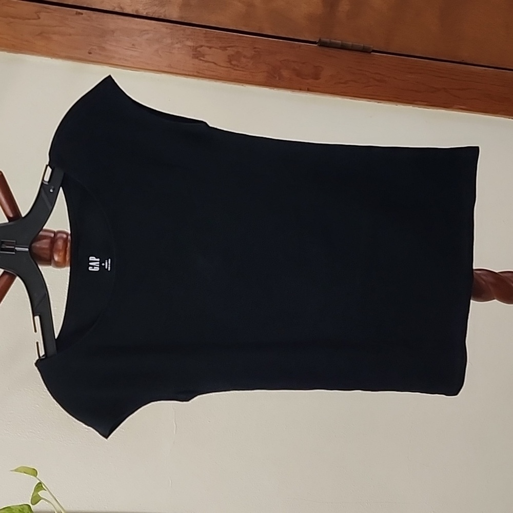 Black t-shirt